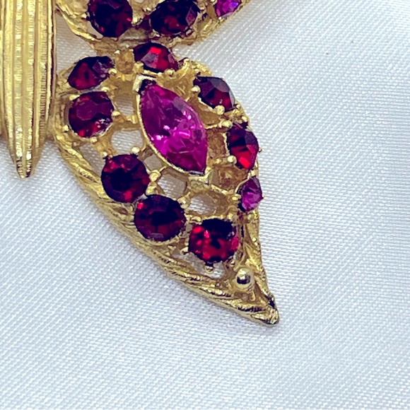 Large Gold Tone Fuchsia and Ruby Rhinestone Butterfly Brooch Pin VTG - Picture 5 of 10